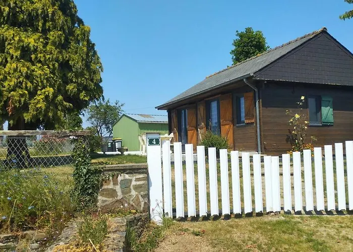 Petit Chalet A La Campagne